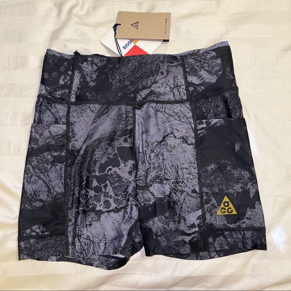 SOLD💜Bnwt Nike acg biker shorts